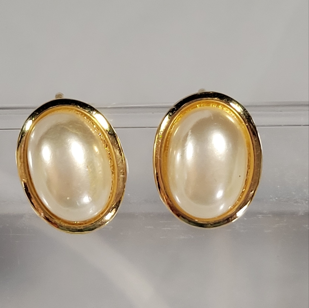 Vtg Napier goldtone clip-on screwback earrings